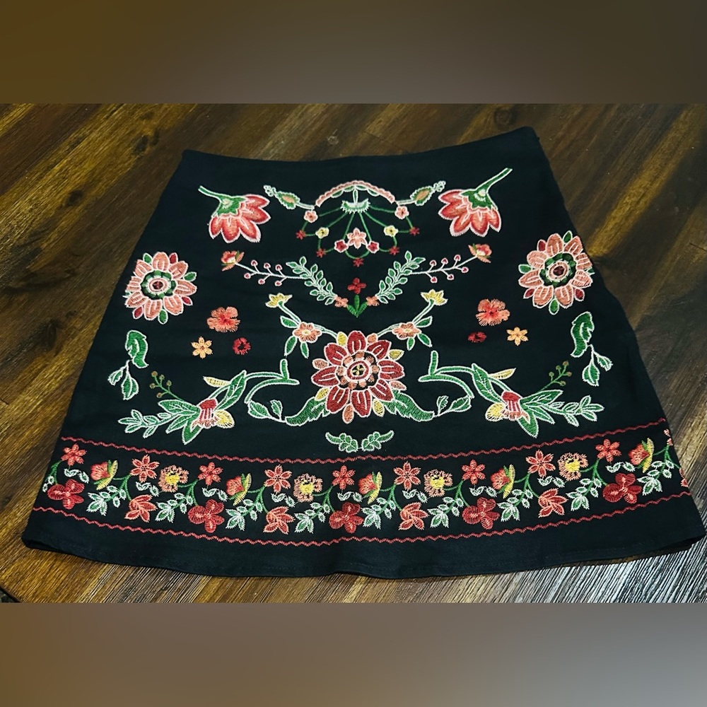 Mi Ami - Francesca’s Marty Black Floral Mini Skirt